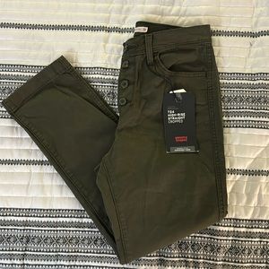 Women’s Levi’s high rise straight cropped pants